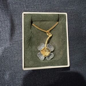 SWAROVSKI Swan Signed Crystal Memories Clover Gold Necklace